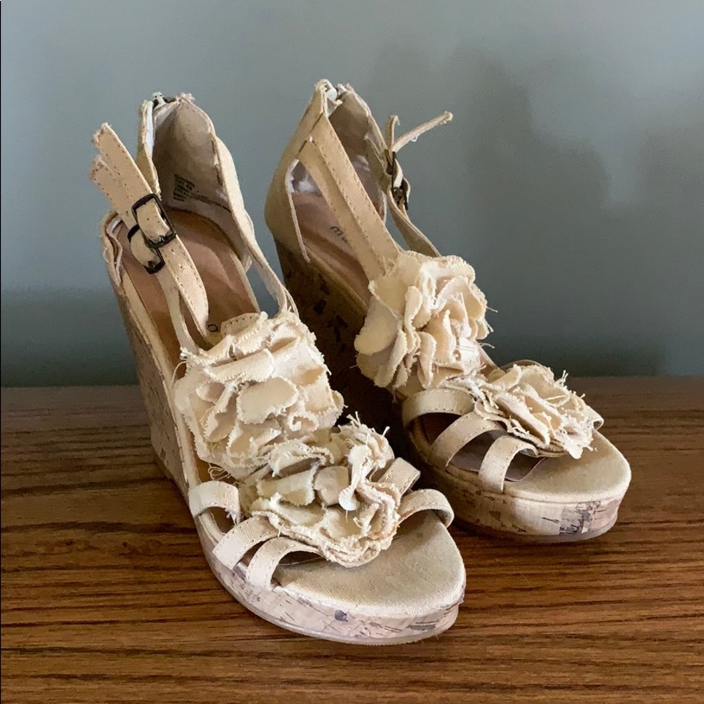 Wedge Shoes - Picture 3 of 5